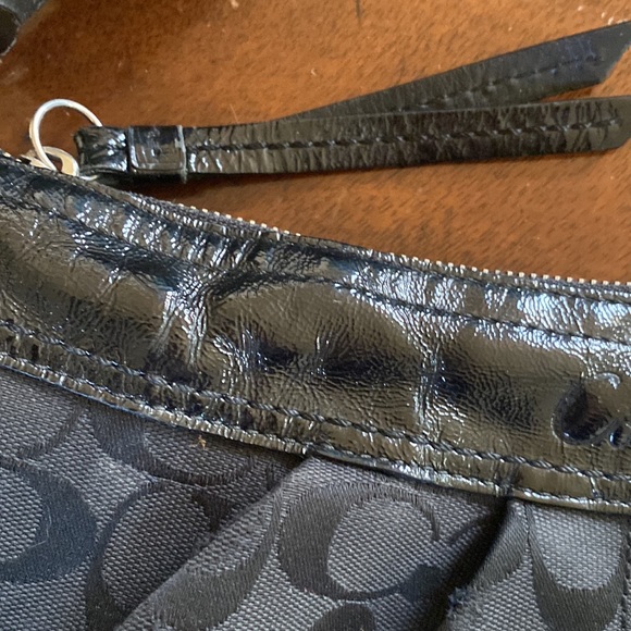 🦊 Coach black cloth and patent trim. - Picture 2 of 10